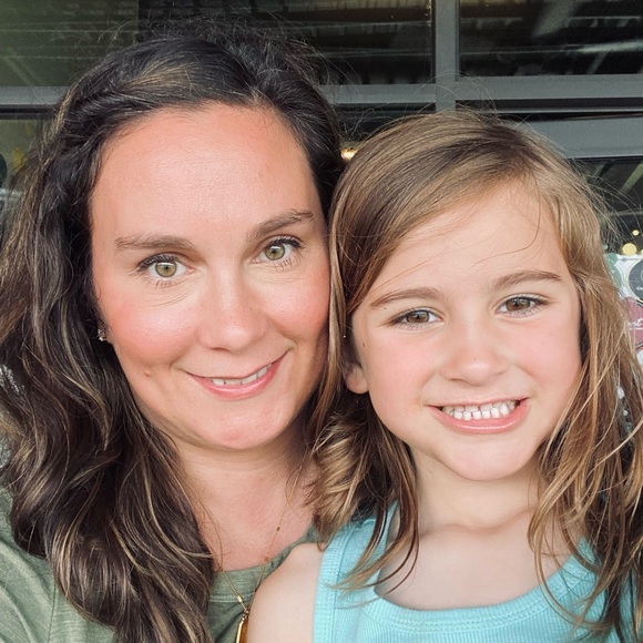 Like this Listing to be Notified when I go Live! ❤️ - Picture 2 of 4